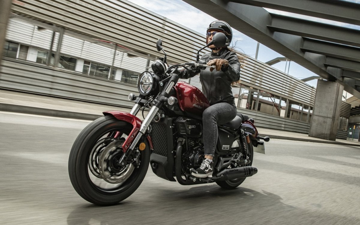 big_crop_macbor-nueva-rockster-410-custom-bobber-roja-ciudad